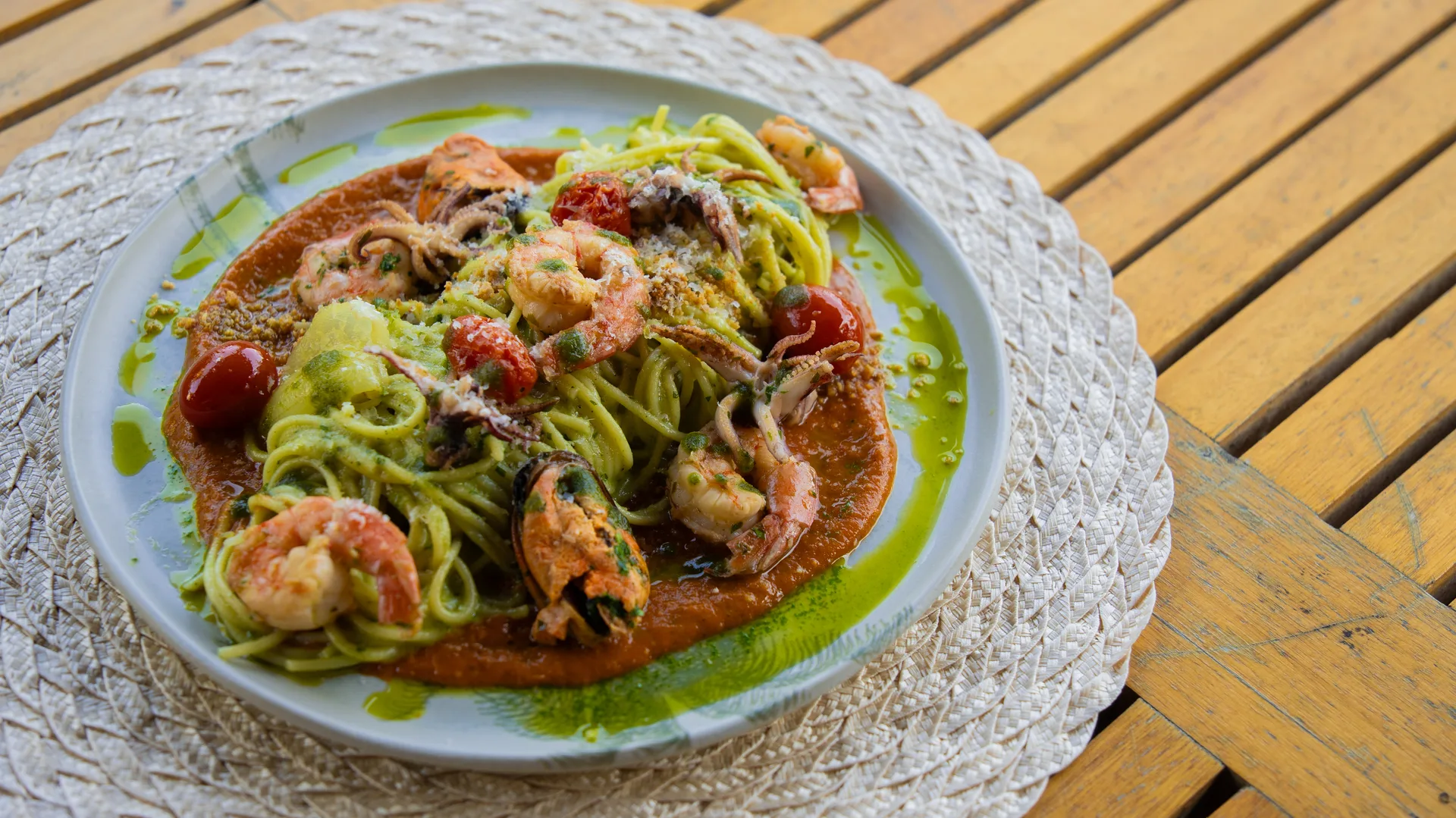 Massa com camarões preparada pelo restaurante